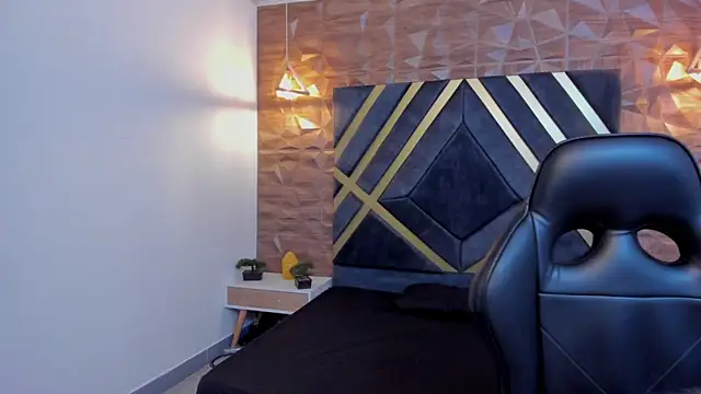 Emmaa white  online show from 11.26.25