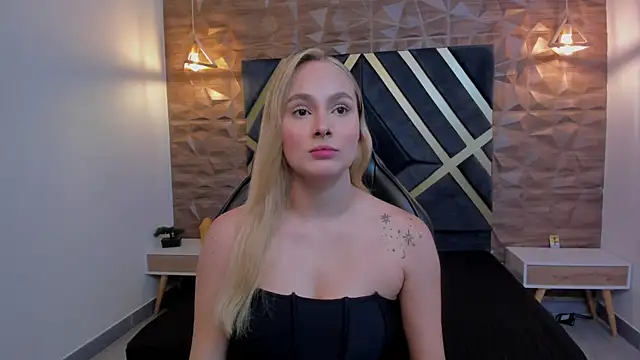 Emmaa white  online show from 11.28.25