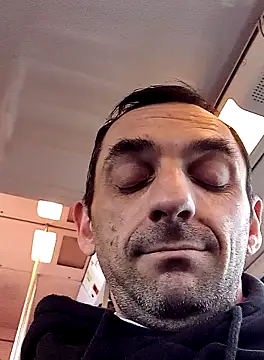 Snapshot of hotmen83 chatting on 03.25.26 hotmen83 online show from 03.25.26