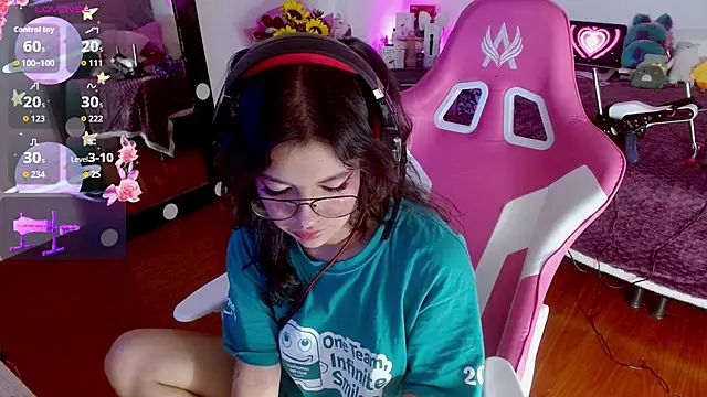larah uwu online show from 09.27.25