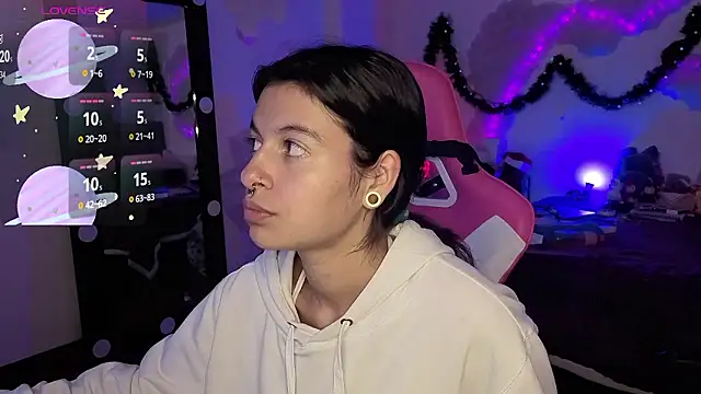 larah uwu online show from 01.06.26