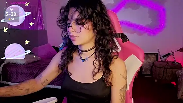 larah uwu online show from 02.27.26