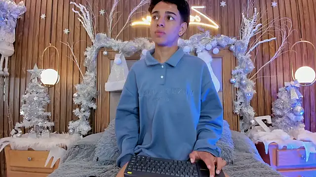 Snapshot of owen__johnson chatting on 12.21.25 owen johnson online show from 12.21.25