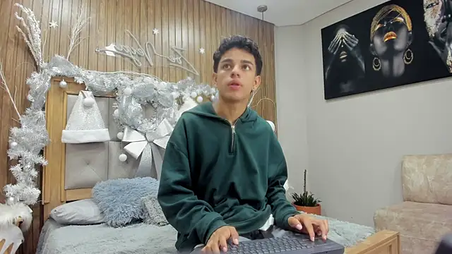 Snapshot of owen__johnson chatting on 12.22.25 owen johnson online show from 12.22.25