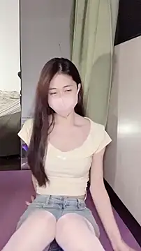 Snapshot of Ninii-b chatting on 09.24.25 Ninii-b online show from 09.24.25