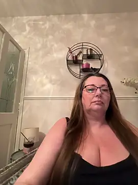 Snapshot of BuxomKitty_BBW chatting on 03.08.26 BuxomKitty BBW online show from 03.08.26