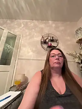 Snapshot of BuxomKitty_BBW chatting on 03.10.26 BuxomKitty BBW online show from 03.10.26