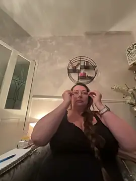 Snapshot of BuxomKitty_BBW chatting on 03.14.26 BuxomKitty BBW online show from 03.14.26