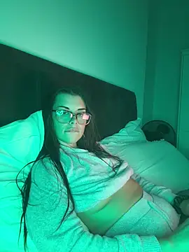 Snapshot of AlitaNova chatting on 09.25.25 AlitaNova online show from 09.25.25