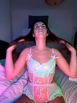 Snapshot of AlitaNova chatting on 09.28.25 AlitaNova online show from 09.28.25