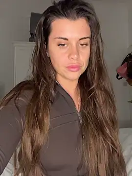 Snapshot of AlitaNova chatting on 11.17.25 AlitaNova online show from 11.17.25