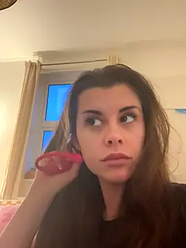 Snapshot of AlitaNova chatting on 11.19.25 AlitaNova online show from 11.19.25