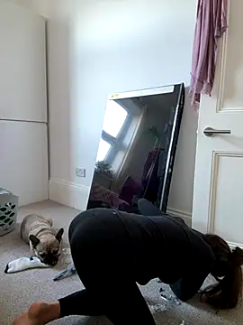 Snapshot of AlitaNova chatting on 11.21.25 AlitaNova online show from 11.21.25