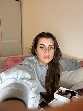 Snapshot of AlitaNova chatting on 11.24.25 AlitaNova online show from 11.24.25