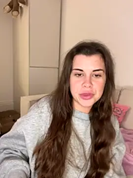 Snapshot of AlitaNova chatting on 11.25.25 AlitaNova online show from 11.25.25