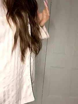 Snapshot of AlitaNova chatting on 11.26.25 AlitaNova online show from 11.26.25