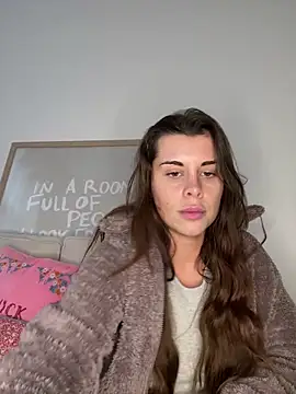 Snapshot of AlitaNova chatting on 12.16.25 AlitaNova online show from 12.16.25