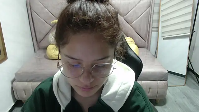 Velvet Moon V online show from 12.16.25