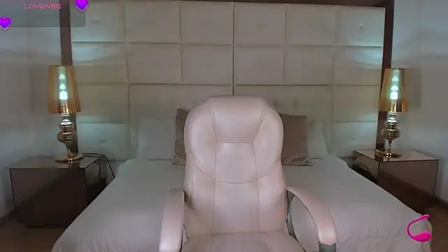 Emmy jacksson online show from 11.30.25