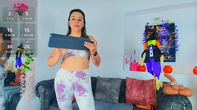 Snapshot of may_wood chatting on 10.25.25 may wood online show from 10.25.25