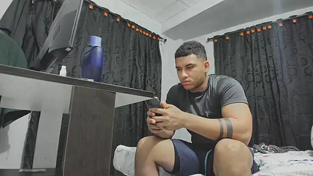 Snapshot of evan_hardy chatting on 09.09.25 evan hardy online show from 09.09.25