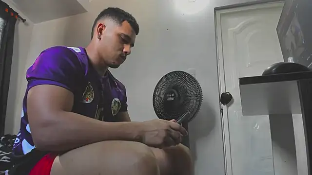 Snapshot of evan_hardy chatting on 09.12.25 evan hardy online show from 09.12.25