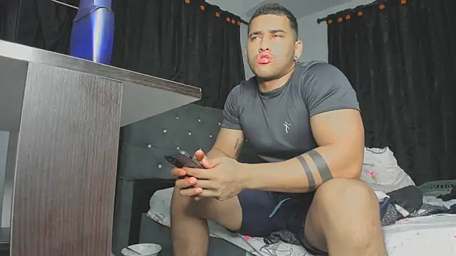 Snapshot of evan_hardy chatting on 09.23.25 evan hardy online show from 09.23.25