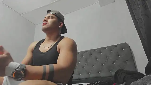 Snapshot of evan_hardy chatting on 10.08.25 evan hardy online show from 10.08.25