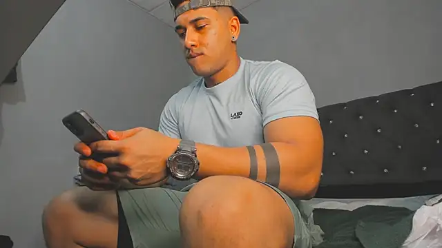 Snapshot of evan_hardy chatting on 10.17.25 evan hardy online show from 10.17.25