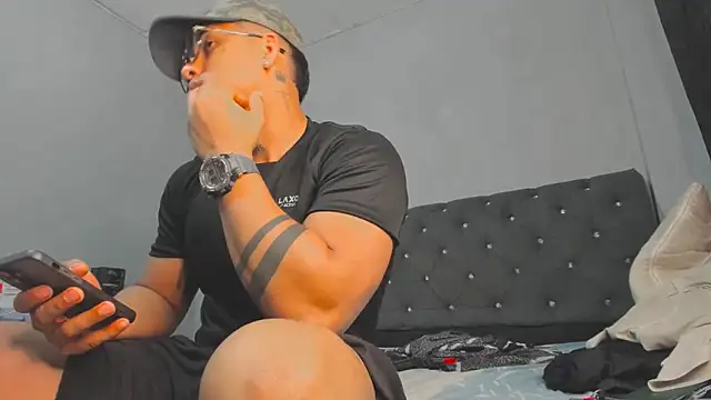 Snapshot of evan_hardy chatting on 10.20.25 evan hardy online show from 10.20.25