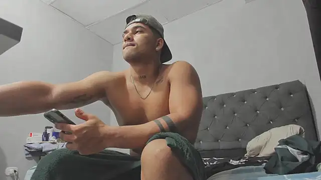 Snapshot of evan_hardy chatting on 10.22.25 evan hardy online show from 10.22.25