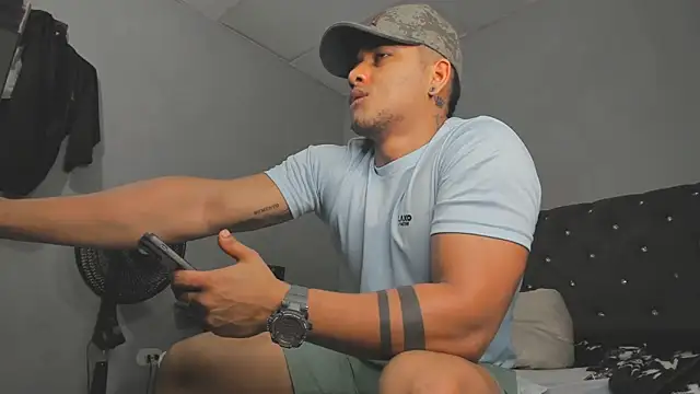 Snapshot of evan_hardy chatting on 10.31.25 evan hardy online show from 10.31.25