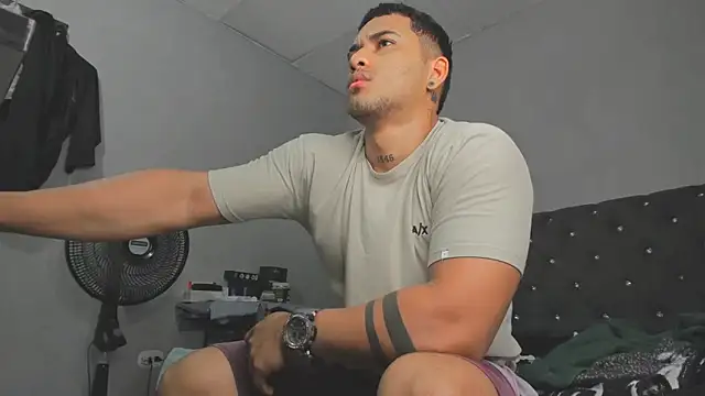 Snapshot of evan_hardy chatting on 10.31.25 evan hardy online show from 10.31.25