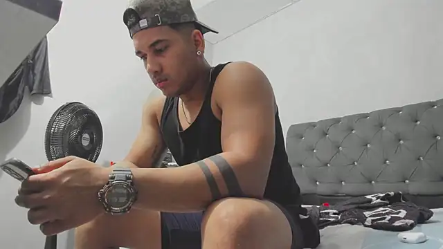 Snapshot of evan_hardy chatting on 11.05.25 evan hardy online show from 11.05.25