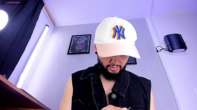 Noah devil  online show from 11.12.25