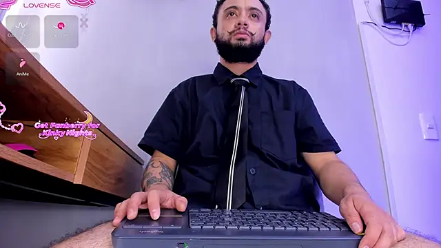 Snapshot of Noah_devil_ chatting on 12.19.25 Noah devil online show from 12.19.25