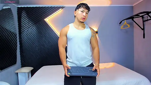 Horny nick18 online show from 04.23.26