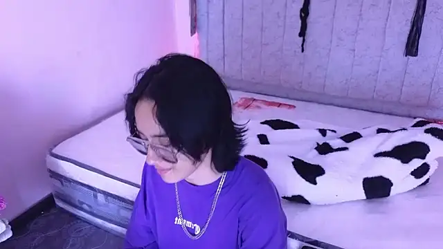 Snapshot of katalinathxandbritney1 chatting on 09.11.25 katalinathxandbritney1 online show from 09.11.25