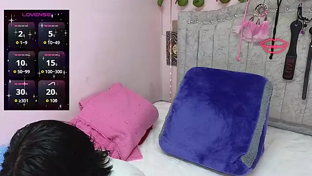 Snapshot of katalinathxandbritney1 chatting on 09.19.25 katalinathxandbritney1 online show from 09.19.25