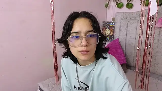 Snapshot of katalinathxandbritney1 chatting on 10.03.25 katalinathxandbritney1 online show from 10.03.25