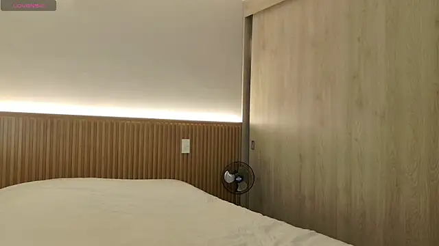 karinasantos  online show from 09.11.25