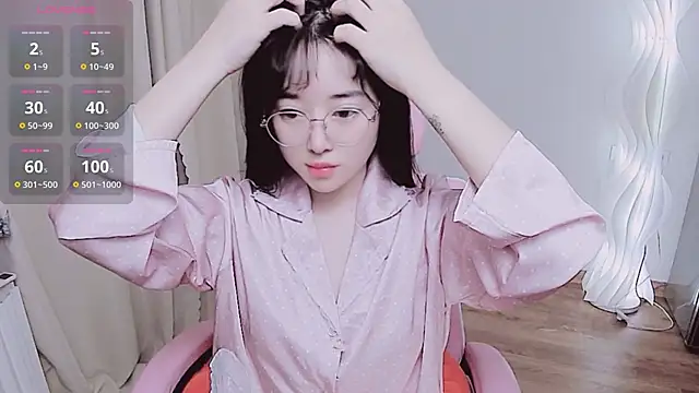 Snapshot of Miu-999 chatting on 10.26.25 Miu-999 online show from 10.26.25