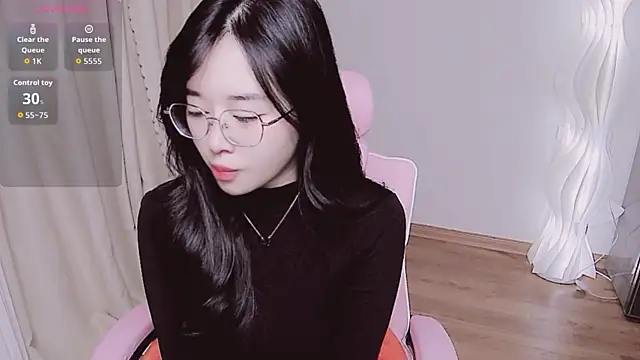 Snapshot of Miu-999 chatting on 11.19.25 Miu-999 online show from 11.19.25