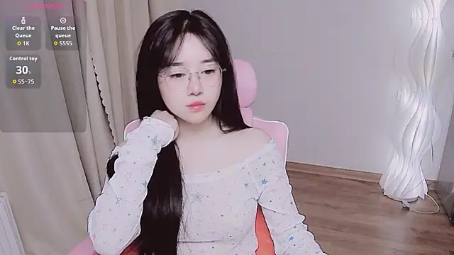 Snapshot of Miu-999 chatting on 11.25.25 Miu-999 online show from 11.25.25