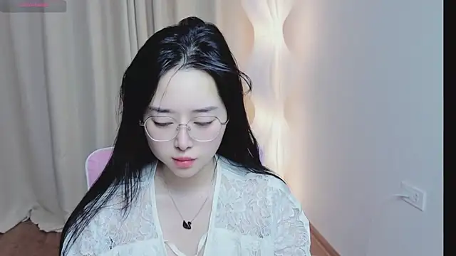 Snapshot of Miu-999 chatting on 12.17.25 Miu-999 online show from 12.17.25