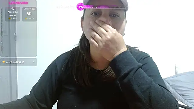 Snapshot of haashkyo chatting on 10.25.25 haashkyo online show from 10.25.25