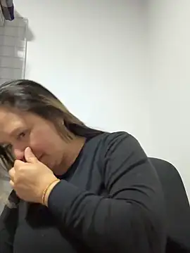 Snapshot of haashkyo chatting on 11.29.25 haashkyo online show from 11.29.25