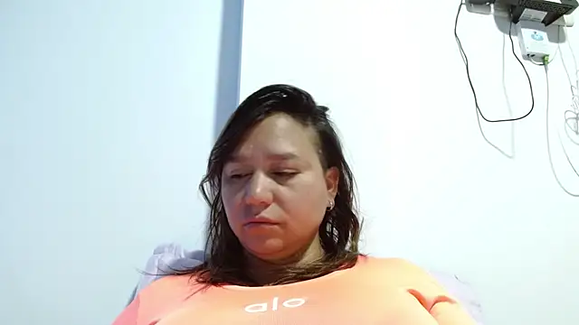 Snapshot of haashkyo chatting on 12.14.25 haashkyo online show from 12.14.25