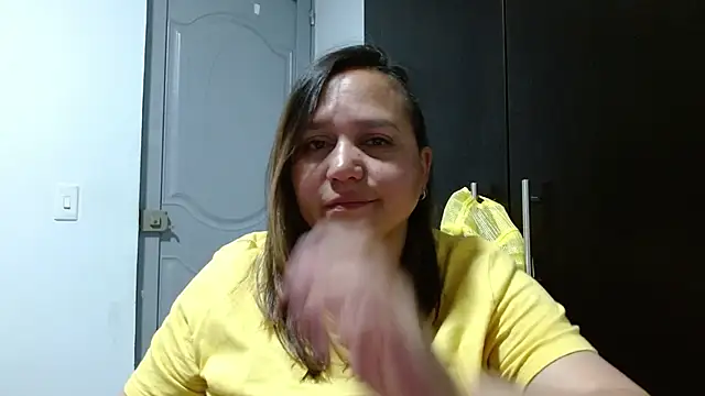 Snapshot of haashkyo chatting on 12.16.25 haashkyo online show from 12.16.25