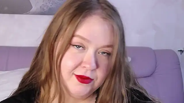 Snapshot of BettiBell chatting on 10.12.25 BettiBell online show from 10.12.25